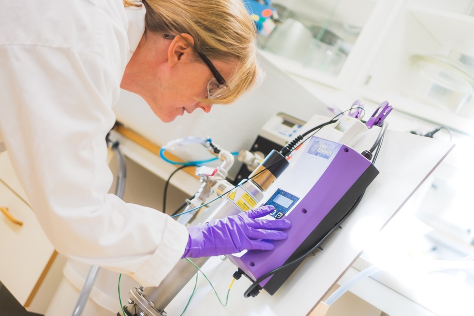 微污染物去除使用MicrOx™过氧化氢与世界一流的Advanox™UV技术在我们的实验室。
